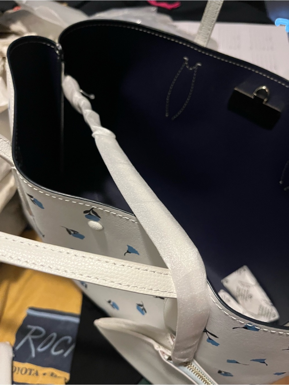 NWT Kate Spade White Leather Tote Bag with Blue Floral Print - Picture 12 of 13
